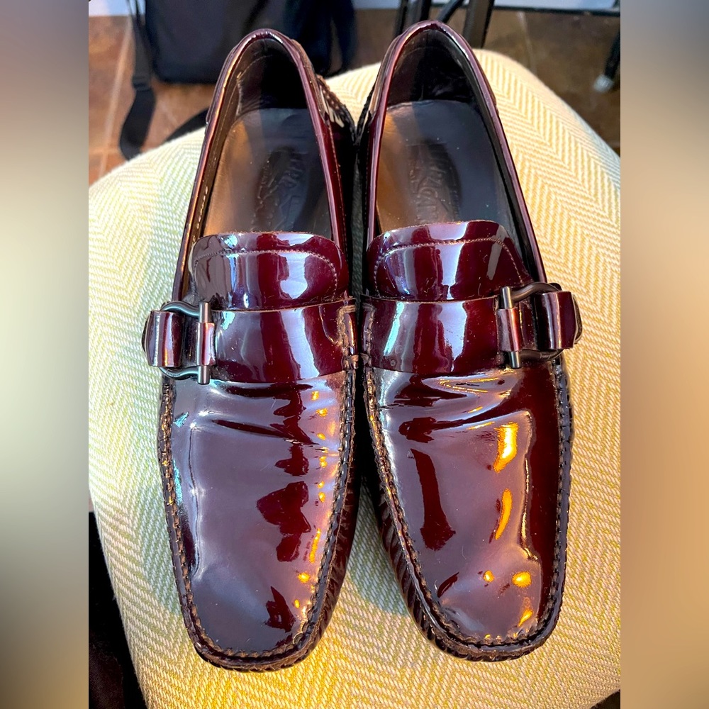 Salvatore Ferragamo men’s maroon patent leather driving shoes  gancini buckle
